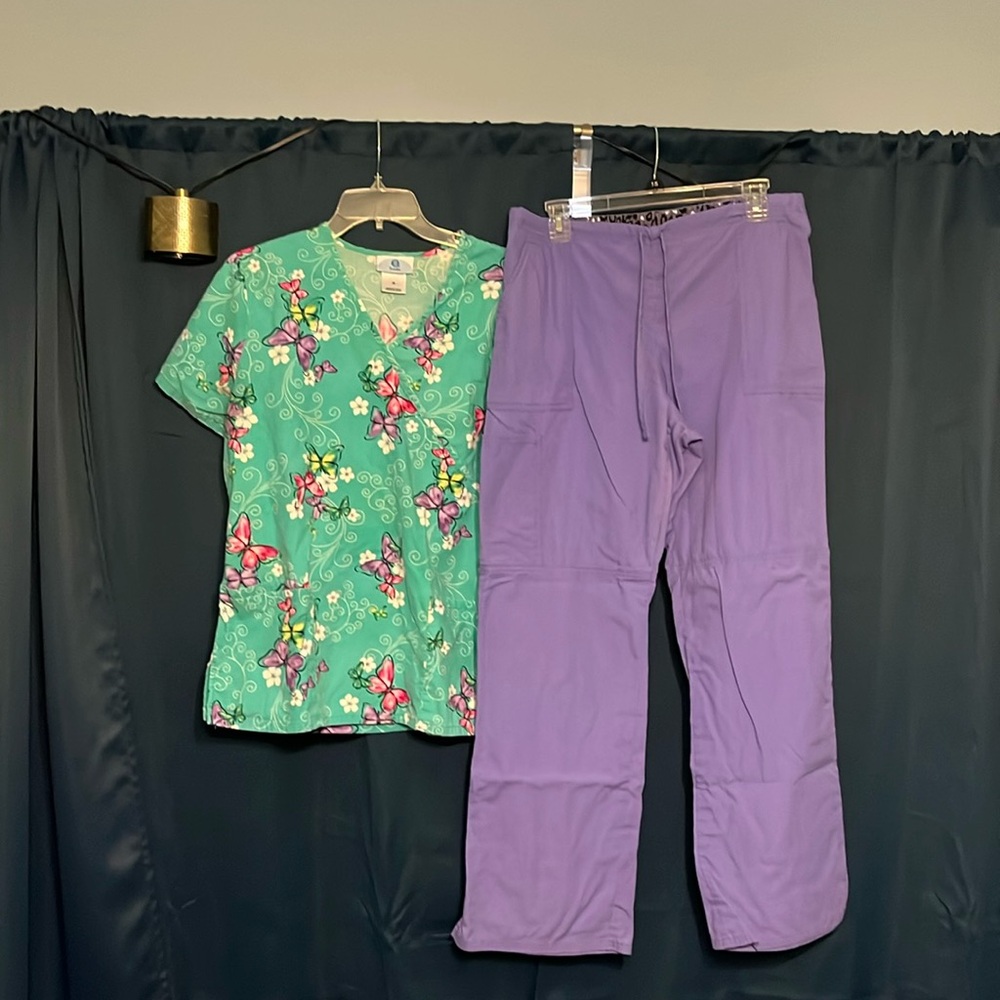 Scrub set
